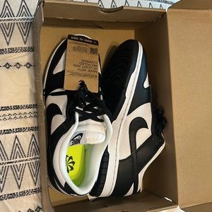 Womens Dunk Low Next Nature 'Black White'
9 US Women's (New)